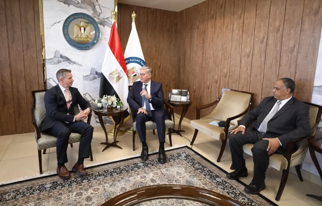 كريم بدوي: قطاع البترول ينفذ برنامج بحث مكثف بالتعاون مع شركائه