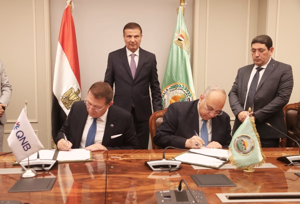وزير الزراعة يشهد توقيع بروتوكول بين مركز بحوث الصحراء وبنك QNB