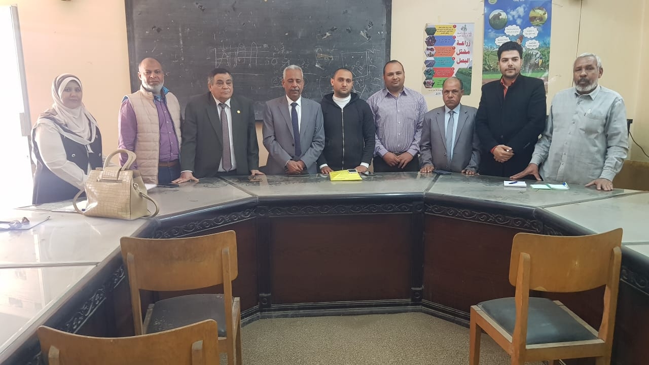 مركز الزراعات التعاقدية ينظم ورشة لمحاصيل الخضر والفاكهة بأسيوط