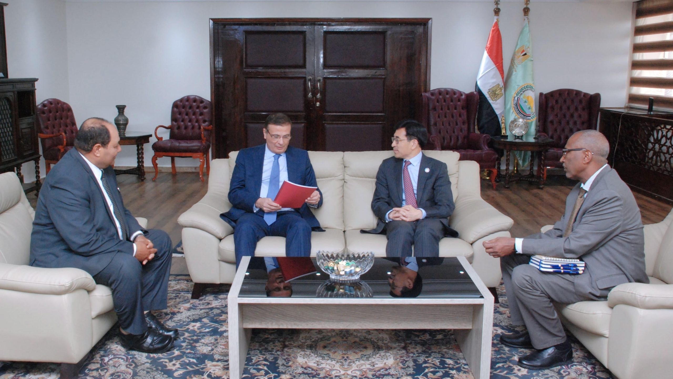 وزير الزراعة يتابع المشروعات الزراعية المشتركة مع 'الايفاد'