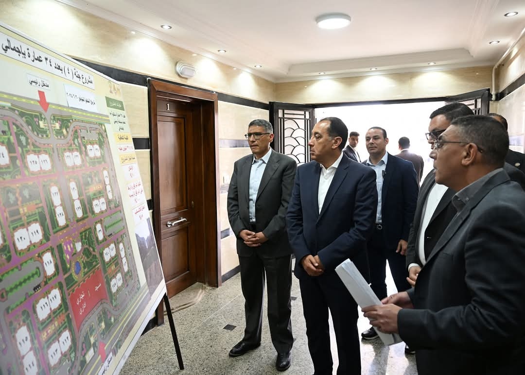 مدبولي يتابع أعمال تطوير المحور.. ويتفقد مشروع جنة بالشيخ زايد