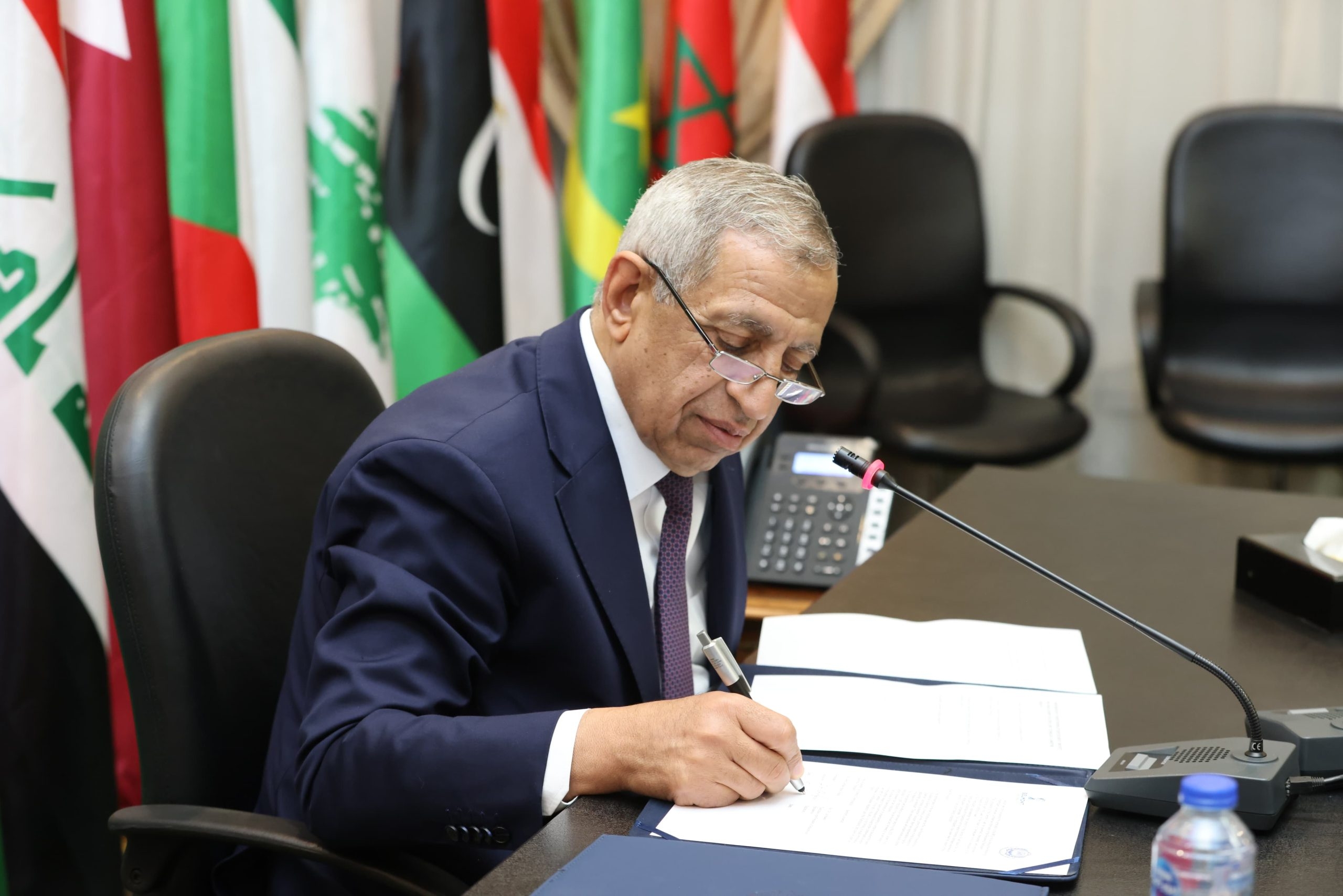 الأكاديمية العربية وجامعة بلمونت الأمريكية توقعان مذكرة تفاهم