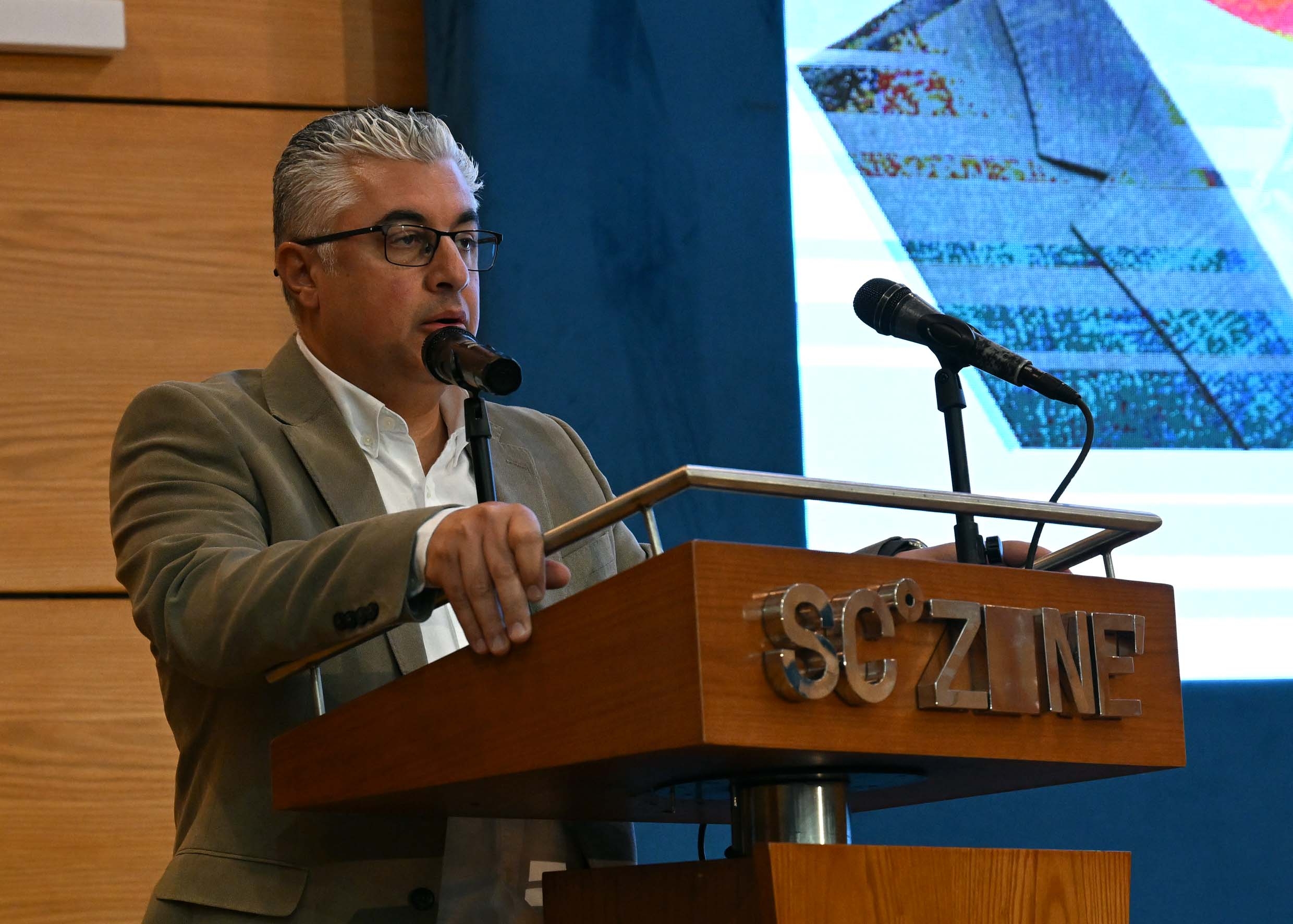 رئيس الوزراء يشهد عرضا بشأن تطوير ميناء غرب بورسعيد