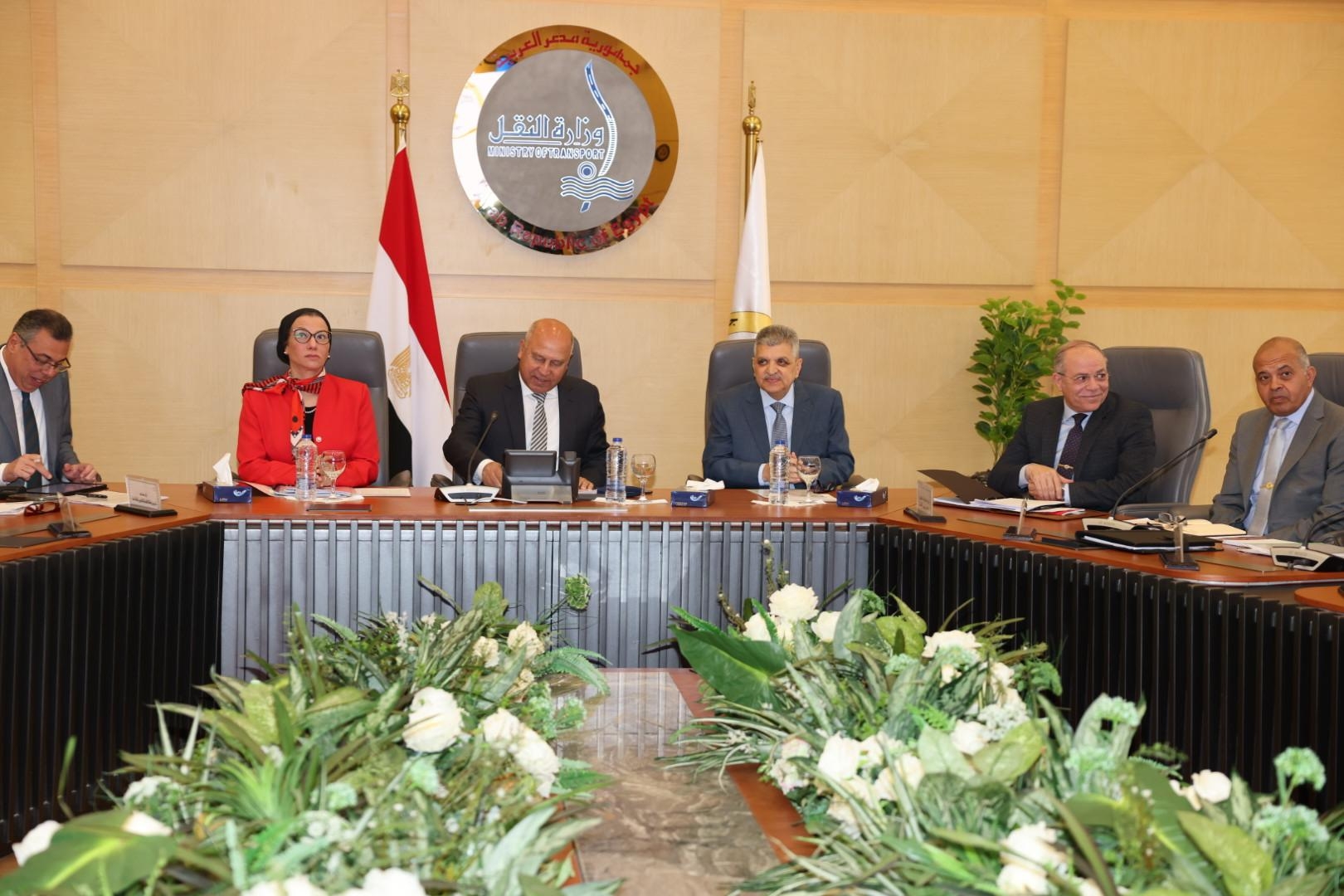 وزيرالنقل يترأس اجتماعًا لبحث آليات جمع المخلفات الصلبة من السفن