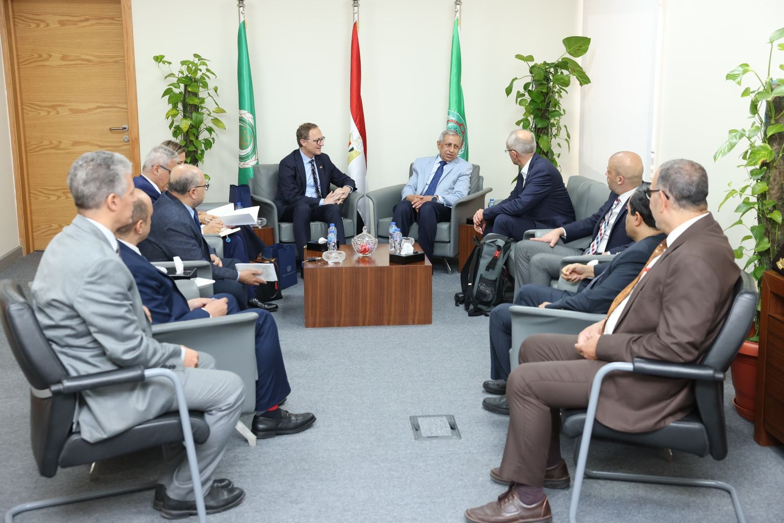 وفد طب الأسنان بجنوه الإيطالية يزور الأكاديمية العربية بالعلمين