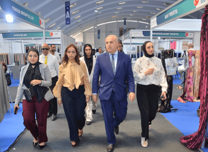 السفير المصري بالمغرب يتفقد المعرض الدولي للنسيج والموضة