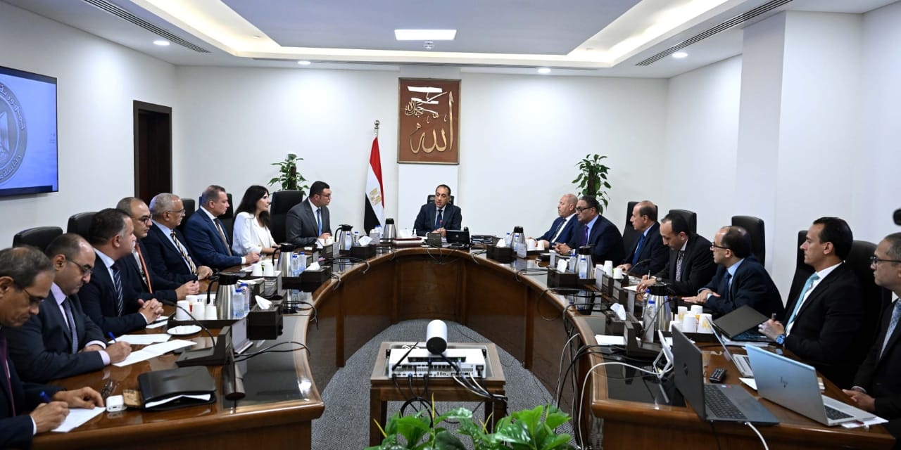 مدبولي يتابع مشروعات إعادة إحياء 'وسط البلد' والقاهرة الخديوية