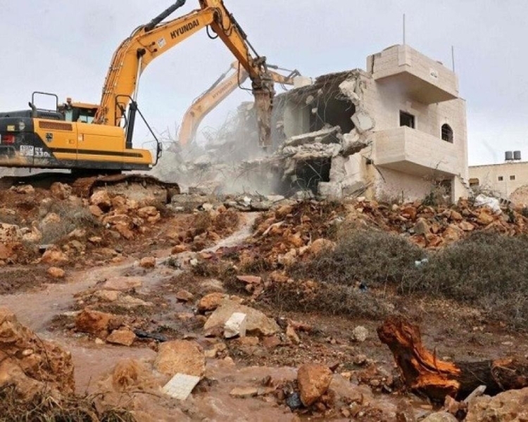 الاحتلال يهدم منزلا غرب سلفيت ويدمر ممتلكات زراعية في رام الله