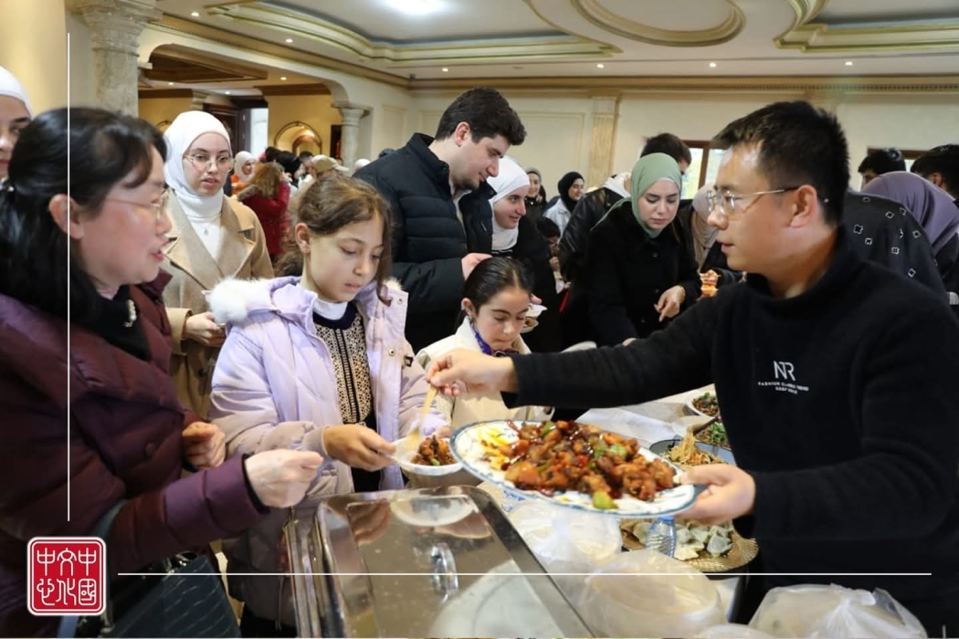 "احتفالًا بعيد الربيع و استقبالاً بشهر رمضان - معرض الطعام الحلال الصينية" .