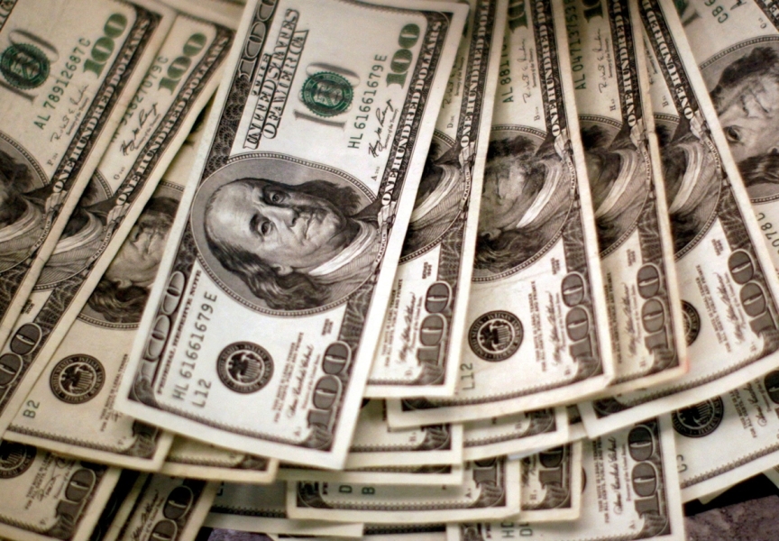 ارتفاع الدولار عالميا مع تراجع التوتر التجاري الأميركي - الأوروبي‎