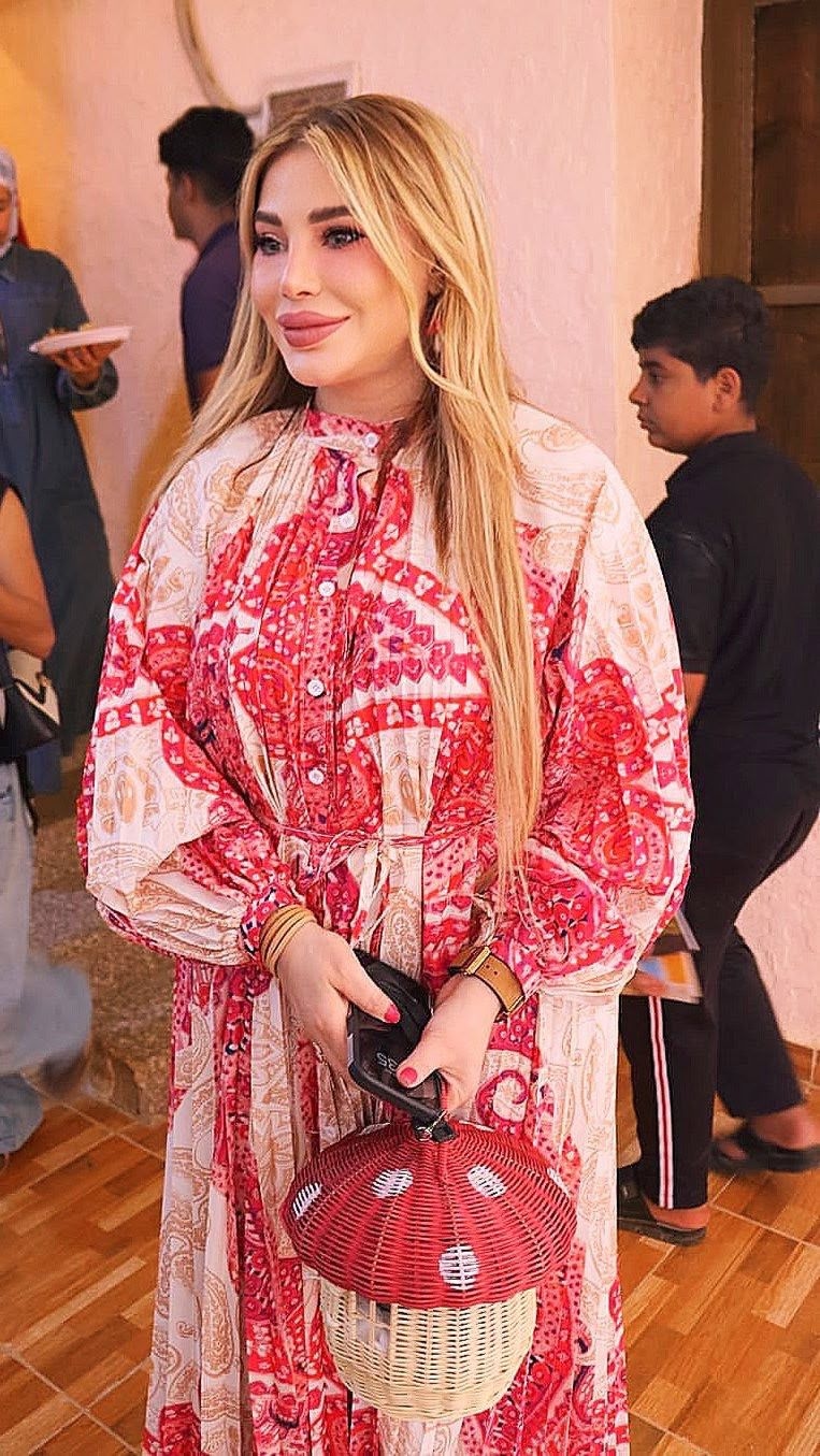 الكاتبة سارة طالب السهيل تقدم ورشة القصص والكتابة التعبيرية للاطفال في بيت مليح الثقافي في لواء ذيبان. .