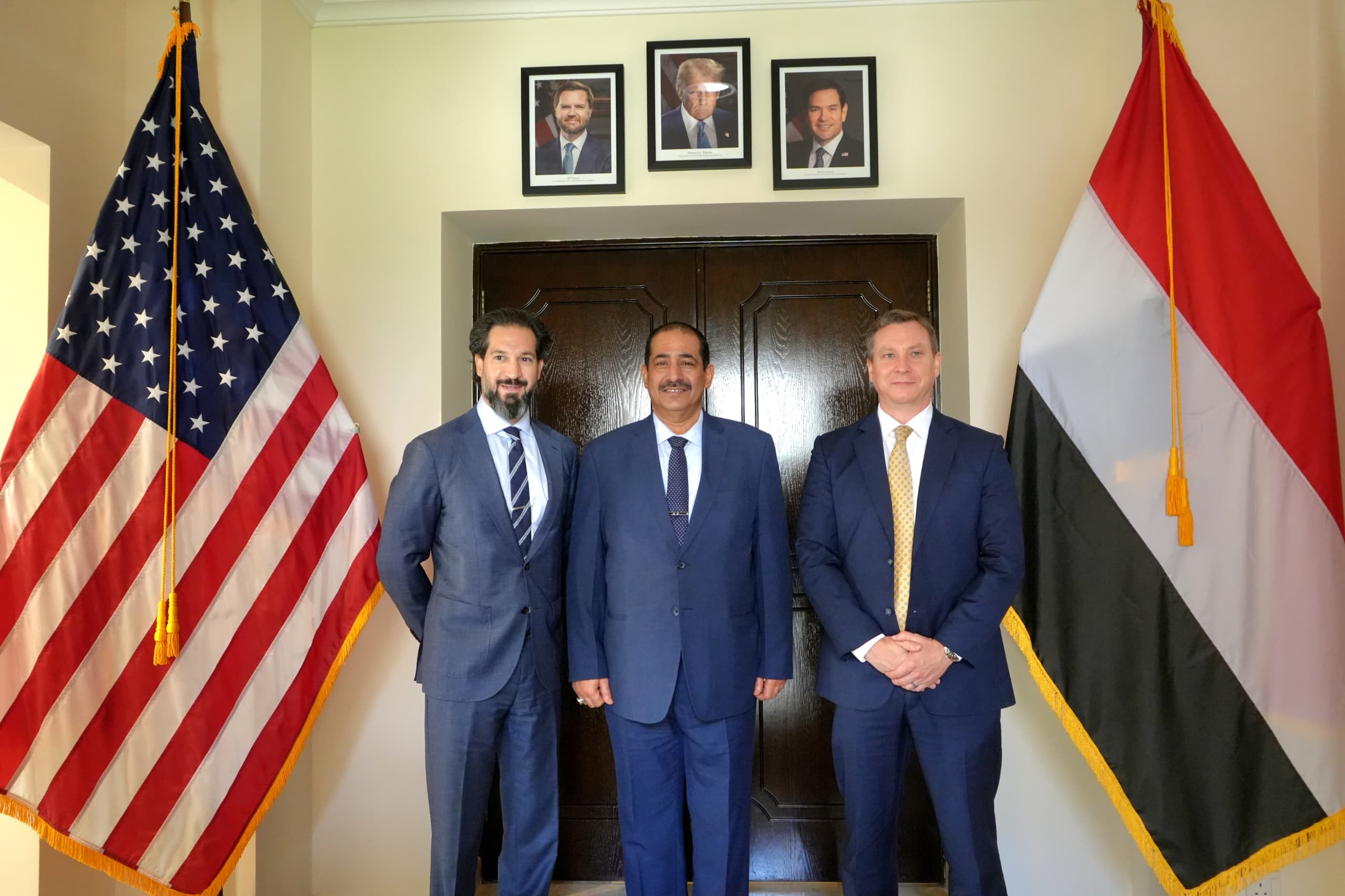 تعزيز التعاون الأمني بين اليمن والولايات المتحدة في لقاء وزير الداخلية بالقائم بأعمال السفير الأمريكي