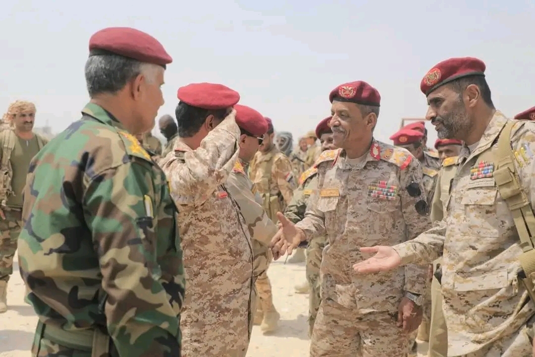 قائد المنطقة العسكرية الثانية يصل المهرة ويشيد بوحدات وألوية محور الغيضة