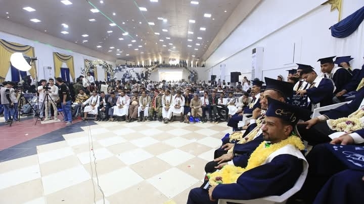 الكلية التطبيقية للعلوم والتكنولوجيا بمأرب تحتفل بتخرج 90 طالباً وطالبة