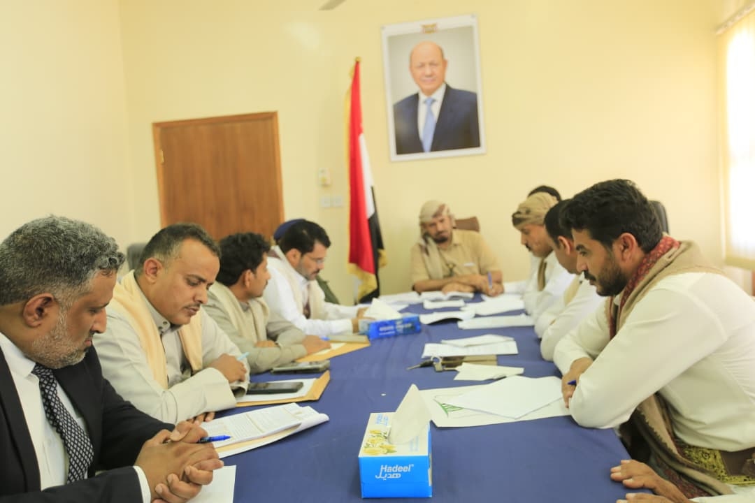 مأرب تبحث تعزيز الرقابة على الأسواق وتنفيذ قرارات الإصلاح الاقتصادي