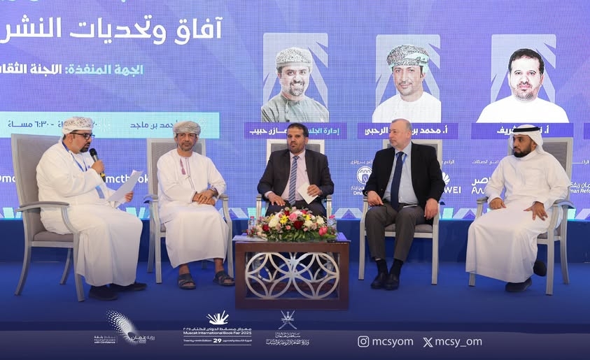 الشريف يستعرض في مسقط تجربة مأرب في تنظيم معرضي الكتاب الأول والثاني