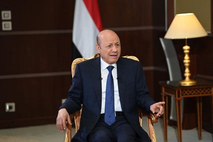الرئيس العليمي يحيي أبطال القوات المسلحة في مختلف الميادين والجبهات