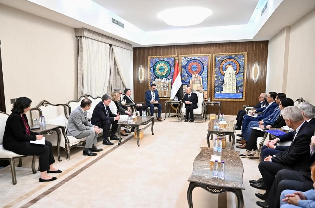 رئيس مجلس القيادة يدعو الاتحاد الأوروبي إلى الالتحاق بالضغوط القصوى ضد المليشيات الحوثية