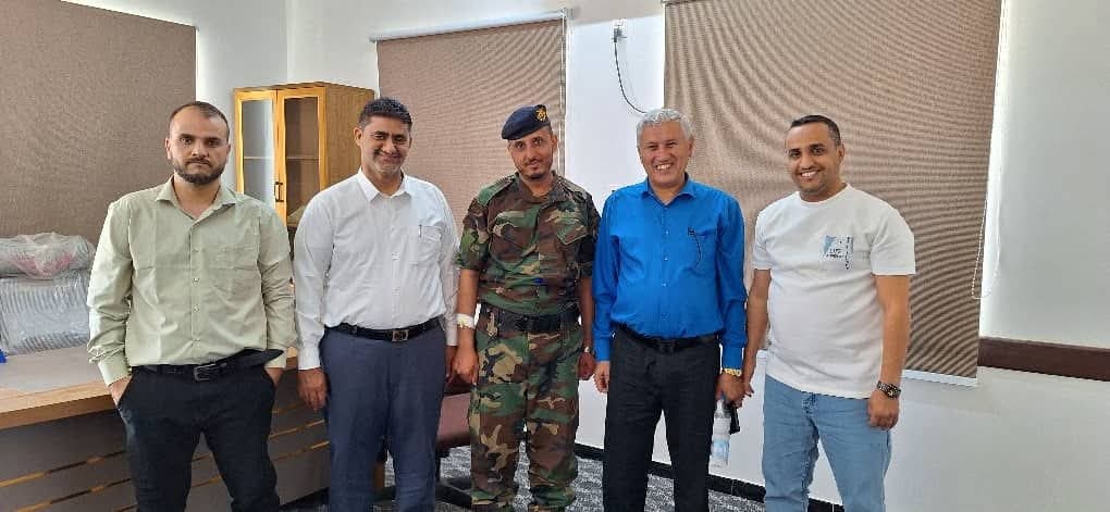 مدير مصلحة التأهيل والإصلاح يستقبل فريق مشروع 'كفاك' لإعادة إدماج الأطفال الجانحين.