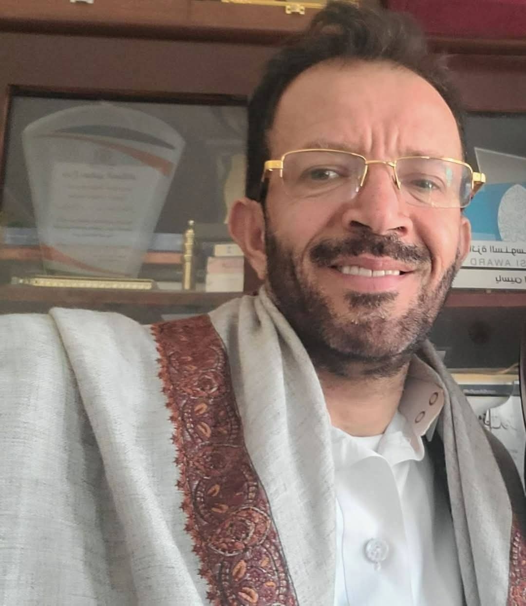 وفاة الشاعر اليمني ياسين البكالي بصنعاء عن 48 عاماً .