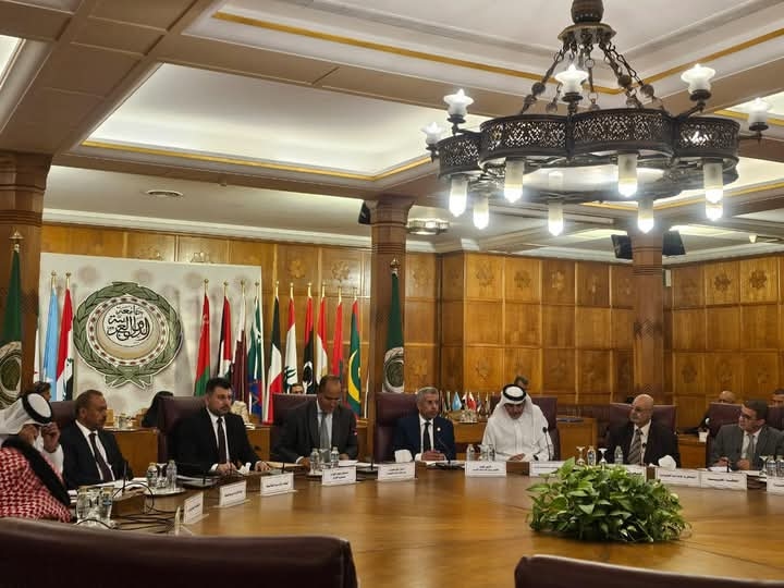اليمن تطالب بتصنيف الحوثيين جماعة إرهابية في اجتماعات بالقاهرة