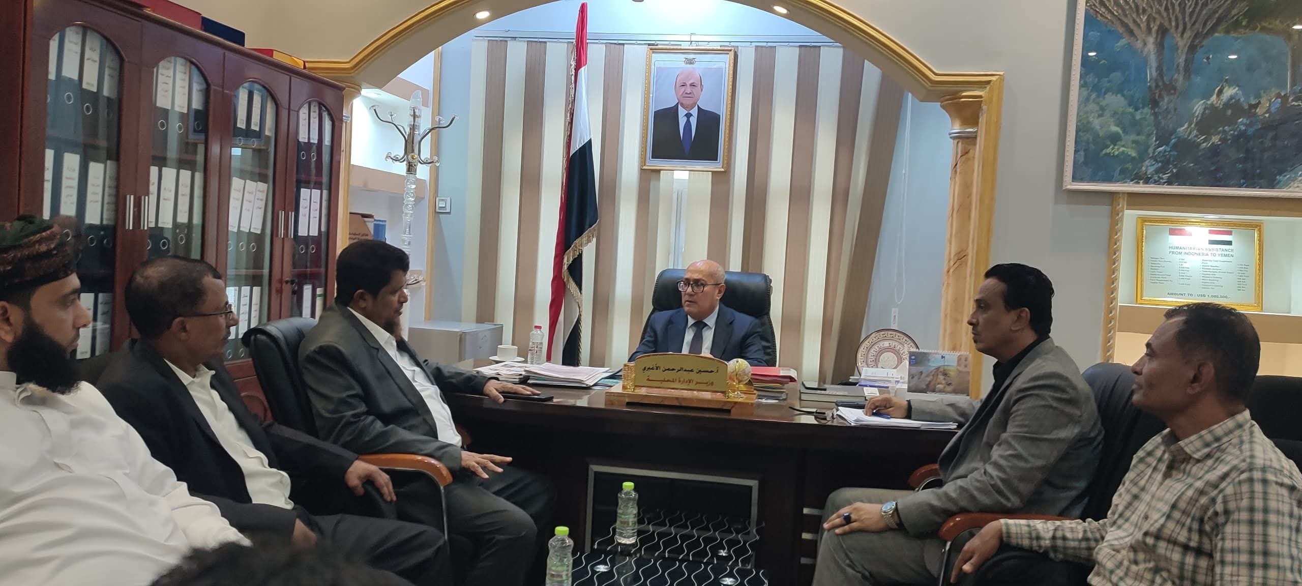 وزير الإدارة المحلية يبحث احتياجات محافظة المهرة وجهود التعافي من إعصار 'تيج'