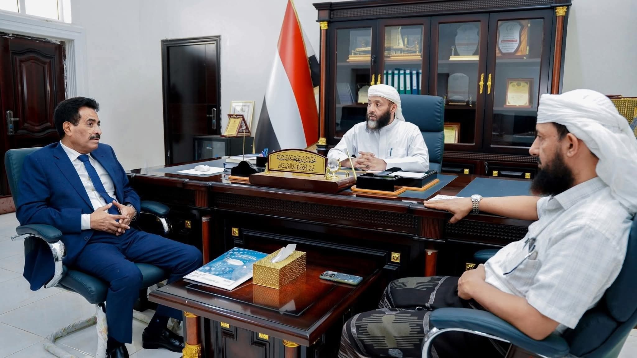وزير الأوقاف يبحث مع سفير اليمن بإندونيسيا تعزيز التعاون الديني