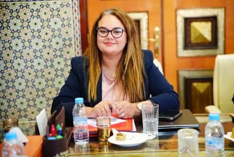 مديرة مكتب تنمية التعاون تُمارس الترهيب تحت حماية نافذين!