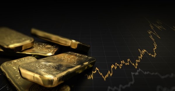 ارتفاع طفيف في أسعار الذهب وسط تراجع الدولار وتوترات جيوسياسية