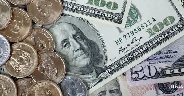 الدولار يسجل أسوأ أداء في أول 100 يوم من رئاسة أميركية منذ 1973