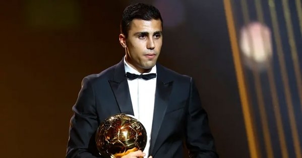 أفضل لاعب في العالم.. يكره "الوشوم" ويقود سيارة "مستعملة"
