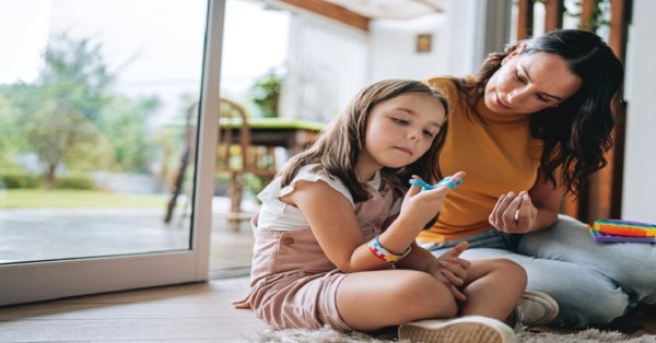تحديات تواجه النساء والفتيات المصابات بالتوحد.. خبير يكشف أكثرها شيوعا