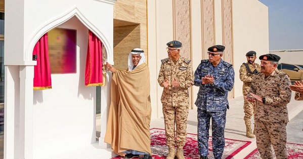 وزير شؤون الدفاع يفتتح إحدى المنشآت الإدارية بقوة دفاع البحرين