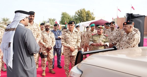 رئيس هيئة الأركان يفتتح معرضًا عسكريًا بقوة دفاع البحرين
