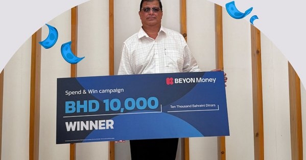 Beyon Money تكرّم الفائز بالجائزة الكبرى بقيمة 10000 دينار بحريني