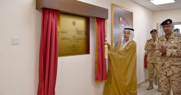 وزير شؤون الدفاع يفتتح إحدى المنشآت العسكرية في قوة دفاع البحرين
