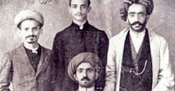 بيت 'عائلة فاروق عرشي' في رأس الرمان.. أسدان يحميان القصر من 'النهابة'