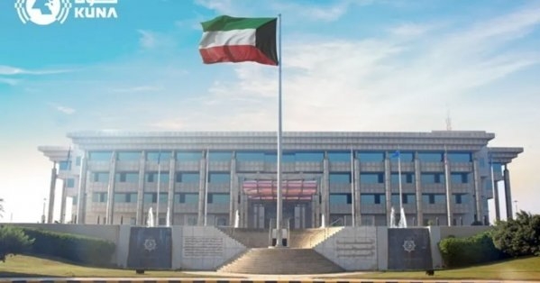 وزير الداخلية الكويتي يكشف أسباب سحب الجنسية