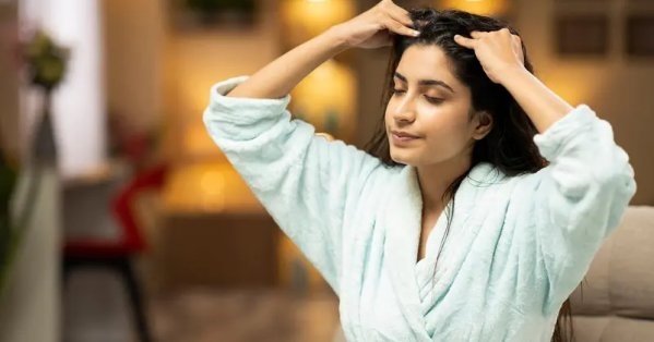تدليك الرأس بطريقة سهلة يمكن أن يزيد من نمو الشعر
