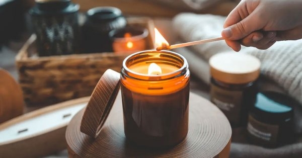 فكر مرتين.. احذر إضاءة الشموع المعطرة داخل منزلك