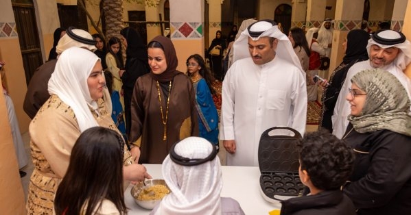وزير الإعلام ووزيرة شؤون الشباب يشهدان الحفل الختامي لبرنامج "بالبحريني" في القرية التراثية