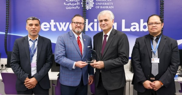 الجامعة الأمريكية بالبحرين تدشن مختبرًا متطورًا للشبكات