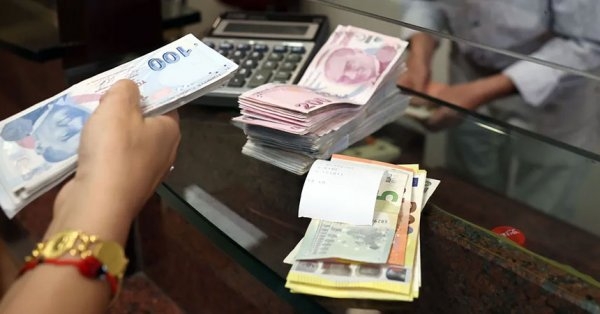 الليرة التركية تهبط لمستوى قياسي بعد اعتقال منافس أردوغان