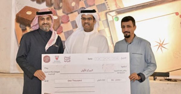 وكيل وزارة الإعلام يُكرّم الفائزين في مسابقات الألعاب الشعبية بمهرجان أمسيات القرية التراثية