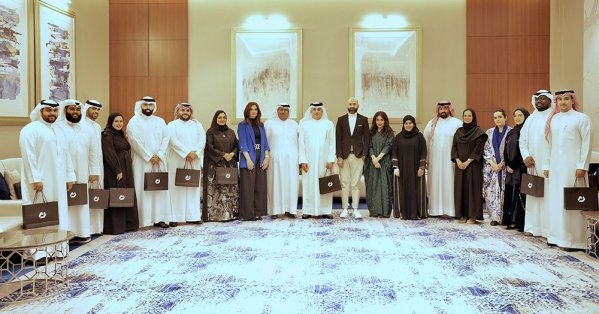 شركة "نون أوفشال للساعات" تكرم فريق القمر الصناعي البحريني "المنذر"