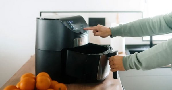 احذر.. 5 أطعمة لا يجب وضعها في المقلاة الهوائية أبداً!