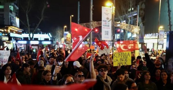 احتجاجات غير مسبوقة في تركيا.. اعتقال محامين وصحافيين