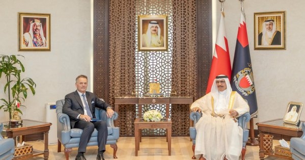 وزير الداخلية يلتقي المدير التنفيذي للمعهد الدولي للدراسات الاستراتيجية