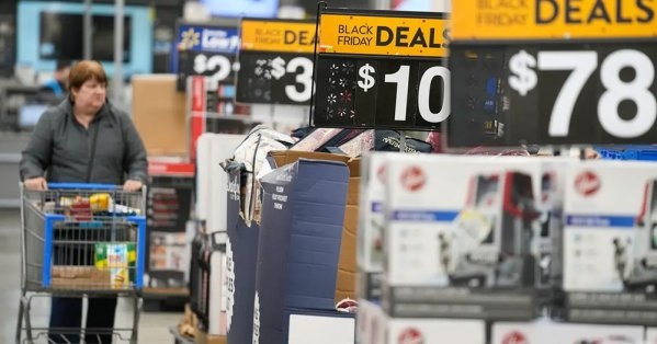 التضخم في أميركا ينخفض أكثر من المتوقع إلى 2.4% خلال مارس