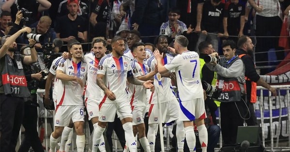 ليون يفسد ريمونتادا مانشستر يونايتد